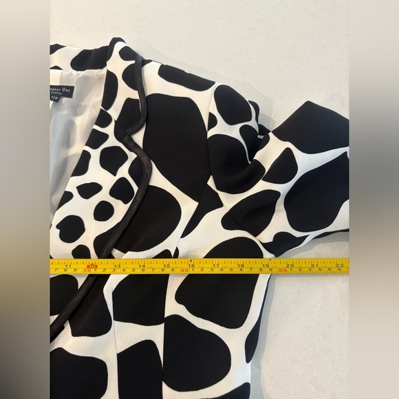Chic Chapter One Black & Ivory Animal Print Blazer - Size 12 Petite - Picture 8 of 9